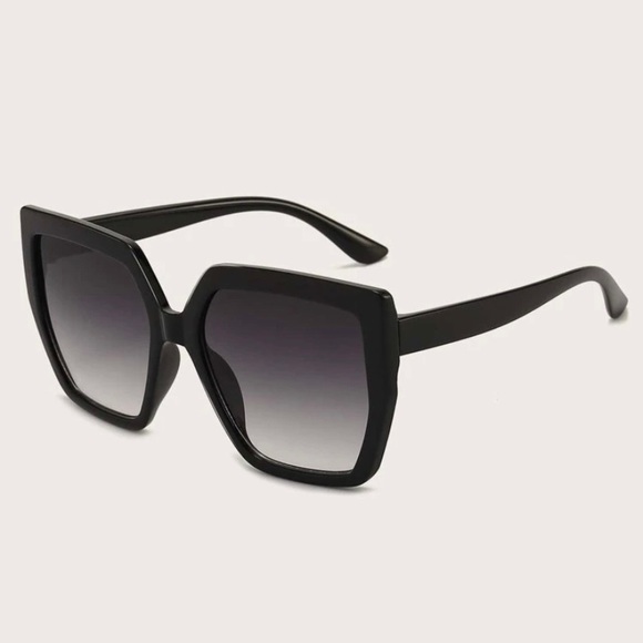 Women’s Fashion Diva Jet Black Frame Dark Purple Lens Sunglasses With Case - Picture 2 of 3